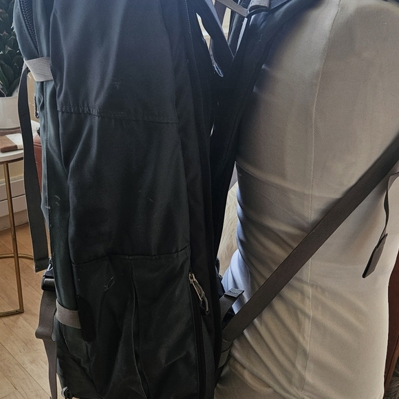 REI Traverse 31L Lightweight Convertible Backpack Duffle Bag Green & Grey GUC - Picture 5 of 12